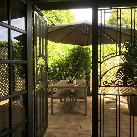 Wine And Roses Bed And Breakfast Adelaide Bagian luar foto