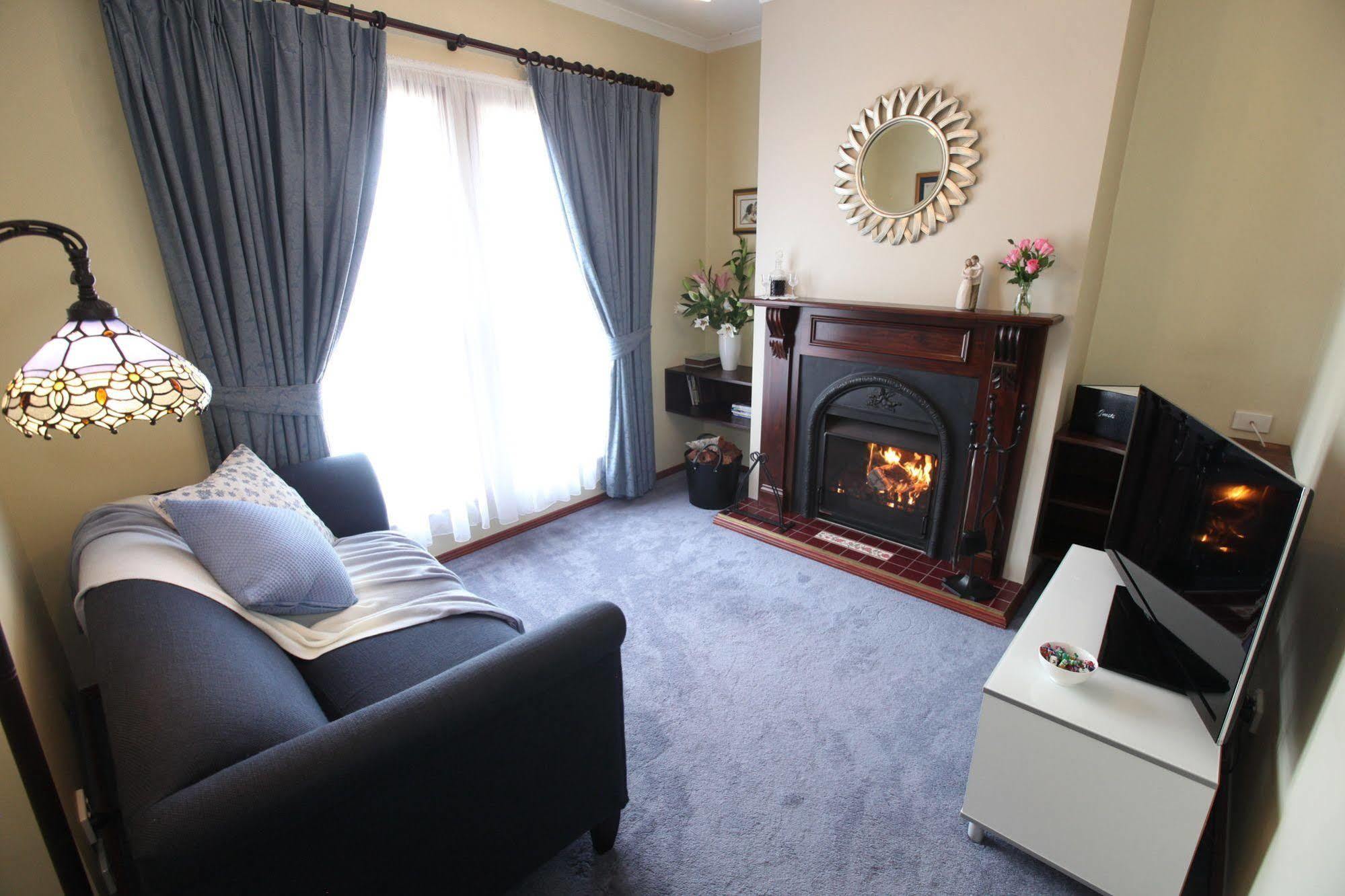 Wine And Roses Bed And Breakfast Adelaide Bagian luar foto