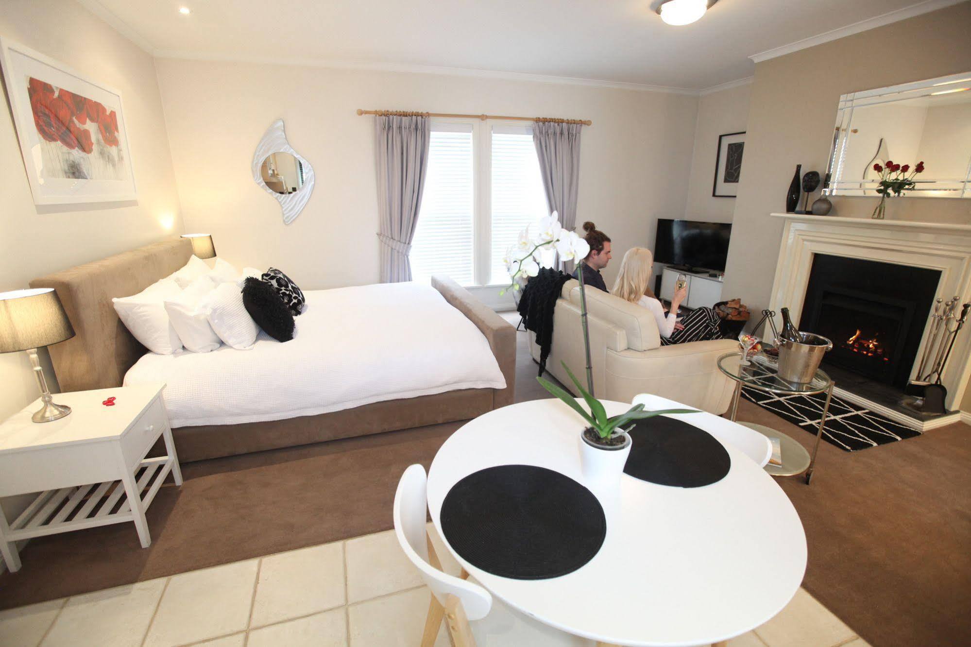 Wine And Roses Bed And Breakfast Adelaide Bagian luar foto